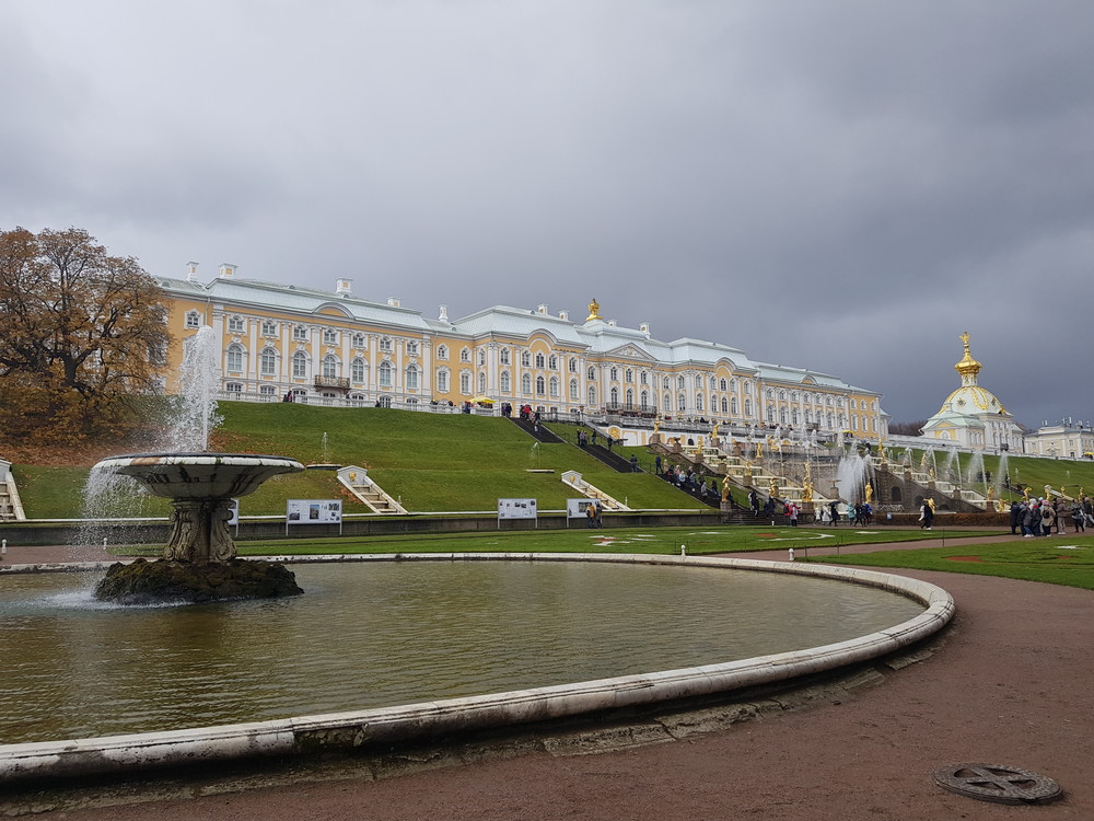 Петергофский дворец в Санкт Петербурге